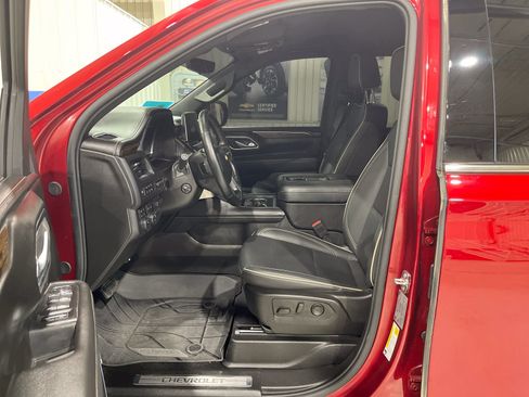 Used 2024 Chevrolet Suburban Premier AWD/4WD image 2