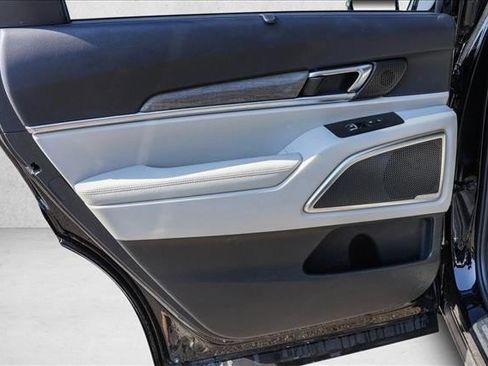 Used 2022 Kia Telluride SX w/ SX Prestige Package image 25