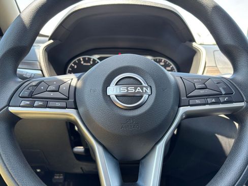 Used 2025 Nissan Altima 2.5 SV FWD image 28
