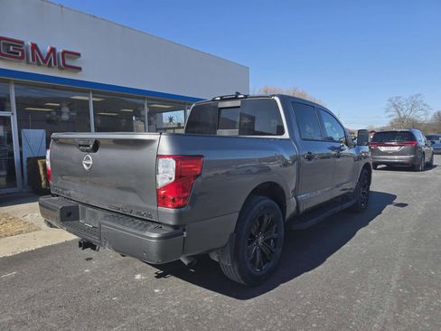 Used 2024 Nissan Titan SV w/ SV Convenience Package image 3