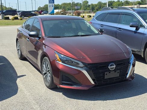 Used 2024 Nissan Altima 2.5 SV FWD image 1