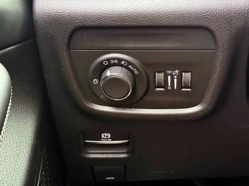 Used 2023 Jeep Grand Cherokee L Laredo AWD/4WD image 22