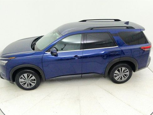 Used 2025 Nissan Pathfinder SV FWD image 14