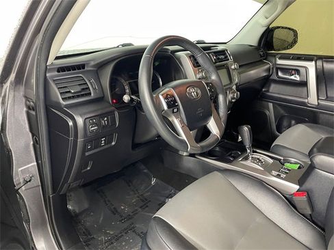 Used 2019 Toyota 4Runner SR5 Premium image 3
