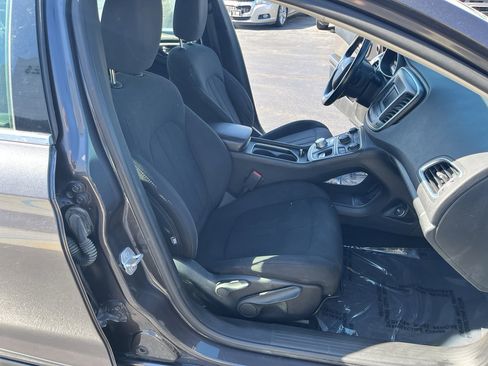 Used 2016 Chrysler 200 Limited w/ Convenience Group image 31