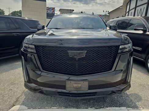 Used 2021 Cadillac Escalade Sport w/ Driver Assist Tech Package AWD/4WD image 3