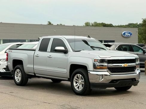 Used 2018 Chevrolet Silverado 1500 LT w/ All Star Edition AWD/4WD image 27