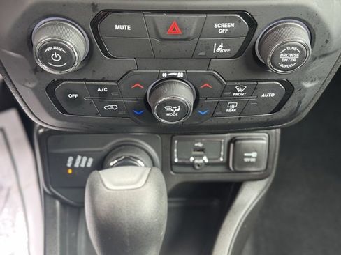 Used 2022 Jeep Renegade Altitude image 20