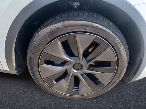 Used 2025 Tesla Model Y Long Range AWD/4WD image 18