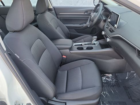 Used 2025 Nissan Altima 2.5 S FWD image 15
