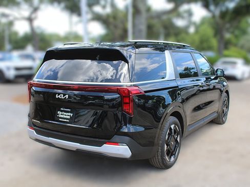 Used 2025 Kia Carnival EX FWD image 10