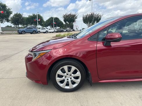 Used 2025 Toyota Corolla LE FWD image 2