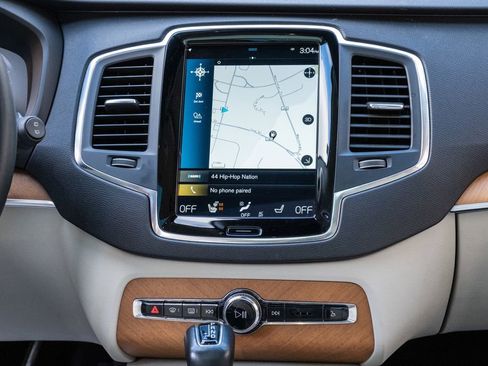 Used 2021 Volvo XC90 T6 Momentum w/ Climate Package image 18