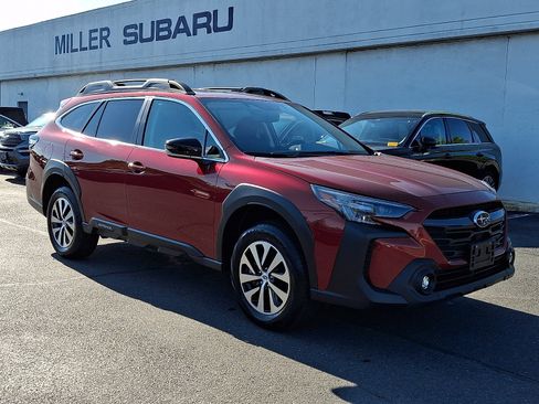 Certified 2025 Subaru Outback Premium AWD/4WD image 1
