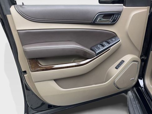 Used 2019 Chevrolet Tahoe LT w/ RST Edition image 31