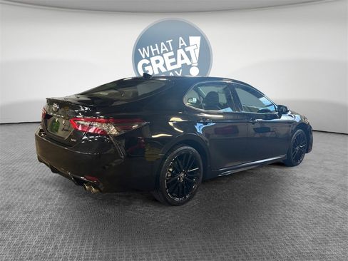 Used 2023 Toyota Camry XSE image 3