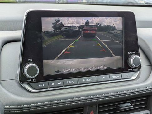 Used 2024 Nissan Rogue S FWD image 20