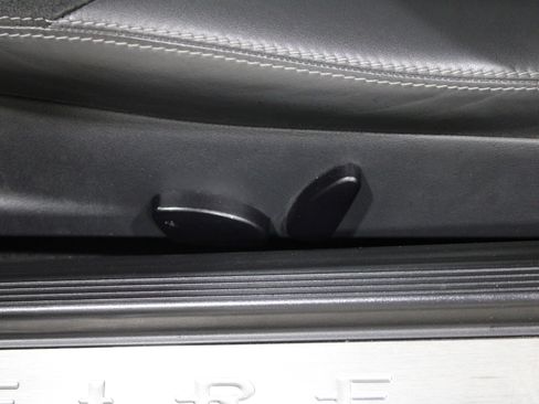 Used 2005 Chrysler Crossfire SRT-6 RWD image 5