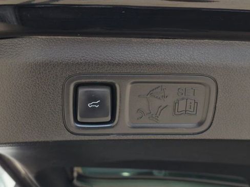 Used 2018 Lincoln Navigator Select w/ Technology Package RWD image 39