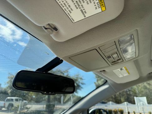 Used 2011 Toyota Venza w/ Convenience Pkg image 24