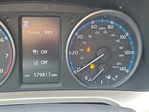 Used 2018 Toyota RAV4 LE FWD image 19
