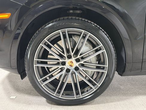 Certified 2023 Porsche Cayenne Turbo AWD/4WD image 42