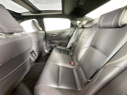 Certified 2023 Toyota Crown AWD/4WD image 31