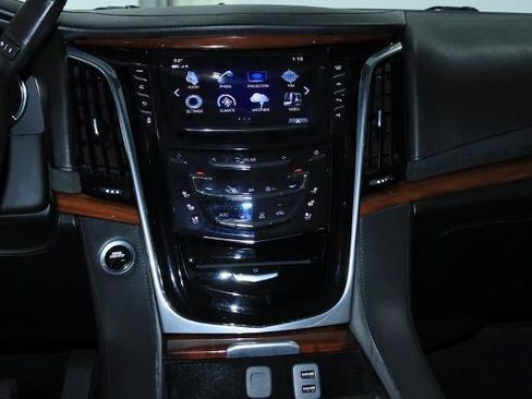 Used 2019 Cadillac Escalade ESV Premium Luxury image 19