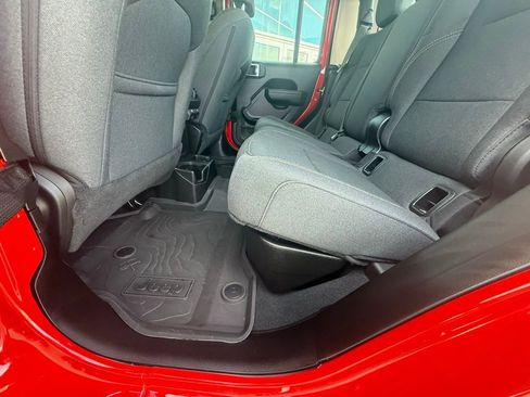 Certified 2025 Jeep Gladiator Sport image 27