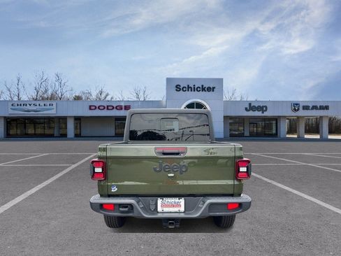 Used 2022 Jeep Gladiator Sport AWD/4WD image 4