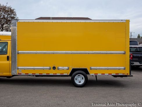 Used 2019 GMC Savana 3500 Extended w/ Driver Convenience Package image 7