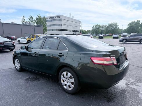 Used 2010 Toyota Camry SE FWD image 3