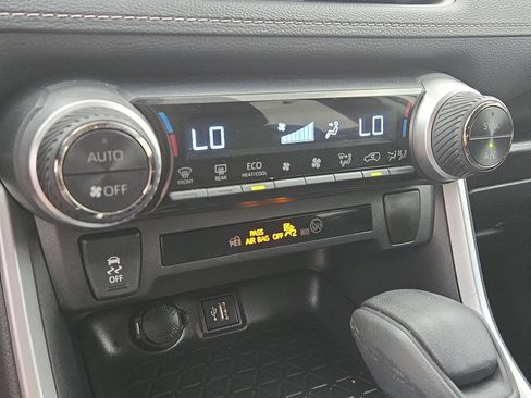 Certified 2025 Toyota RAV4 LE AWD/4WD image 22