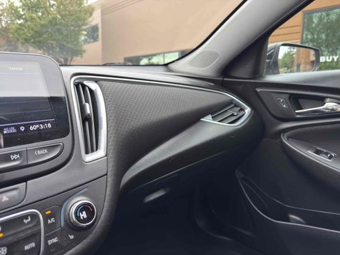 Used 2020 Chevrolet Malibu LT image 31