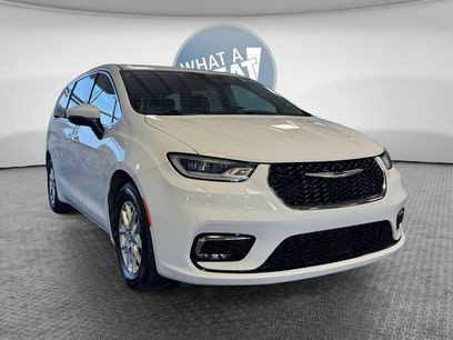 Used 2023 Chrysler Pacifica Touring-L
