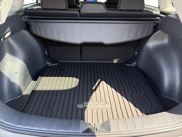 New 2026 Toyota Corolla Cross LE w/ Moonroof Package FWD image 19
