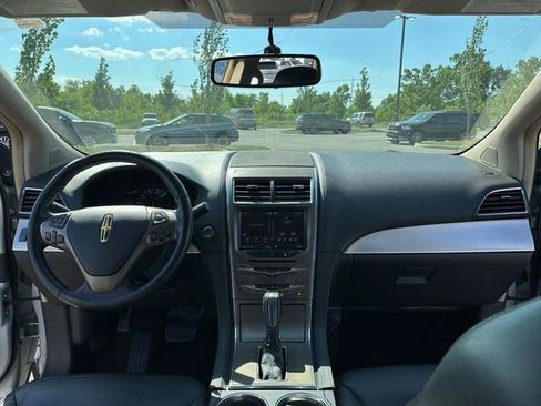 Used 2013 Lincoln MKX FWD image 25