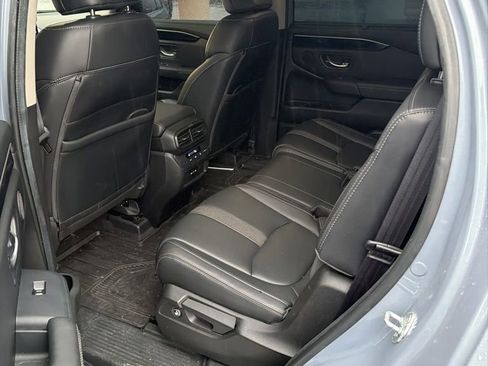 Used 2024 Honda Pilot Touring image 12