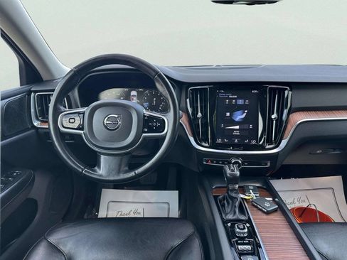 Used 2019 Volvo S60 T6 Momentum w/ Multimedia Package AWD/4WD image 19