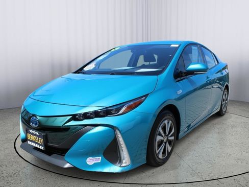 Used 2019 Toyota Prius Prime Plus FWD image 4