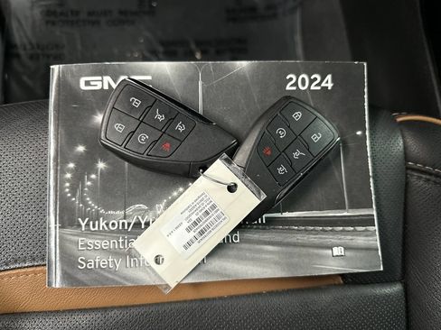 Used 2024 GMC Yukon XL AT4 w/ Technology Package AWD/4WD image 42