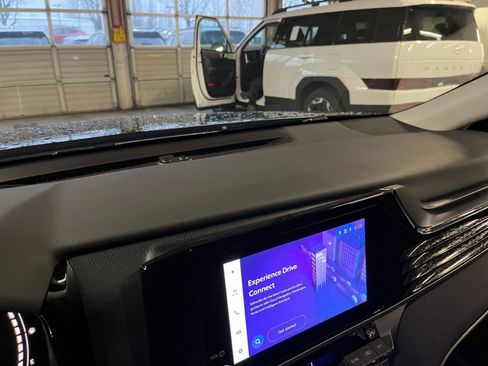 Used 2025 Toyota Camry LE image 18