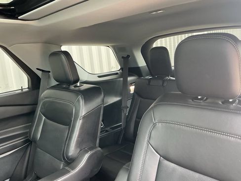 Used 2024 Ford Explorer Limited w/ Limited Technology Package AWD/4WD image 19
