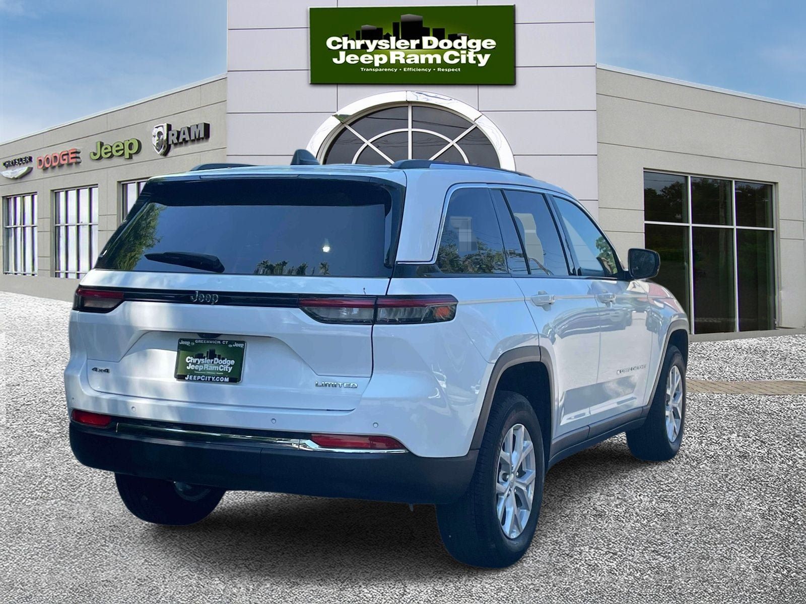 Used 2023 Jeep Grand Cherokee Limited AWD/4WD image 6