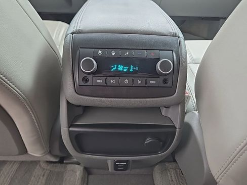 Used 2016 Chevrolet Traverse LTZ AWD/4WD image 40