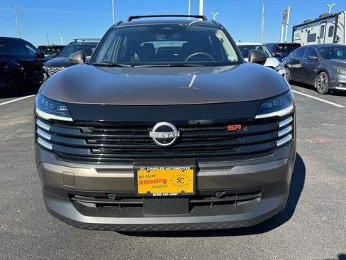 Used 2025 Nissan Kicks SR w/ Illumination Package image 9