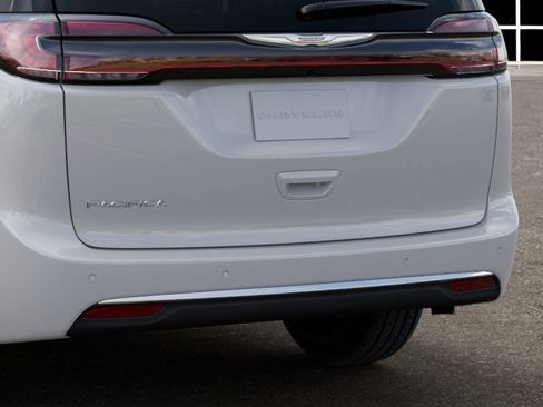New 2026 Chrysler Pacifica Select FWD image 13