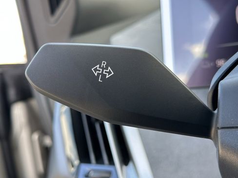 New 2026 BMW iX xDrive60 w/ M Sport Package image 37