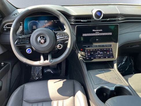 Used 2025 Maserati Grecale Modena image 5