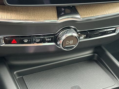New 2026 Volvo XC60 B5 Ultra w/ Climate Package image 23